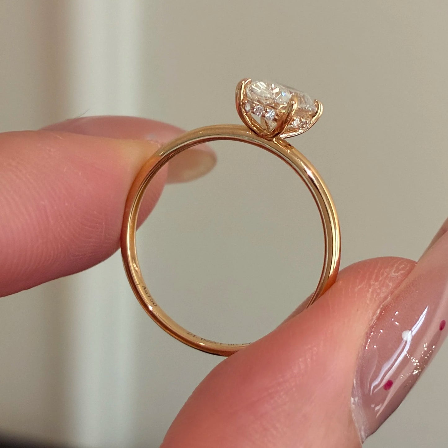 オーバルカット サイドハロー リング(センターストーン1.0ct)