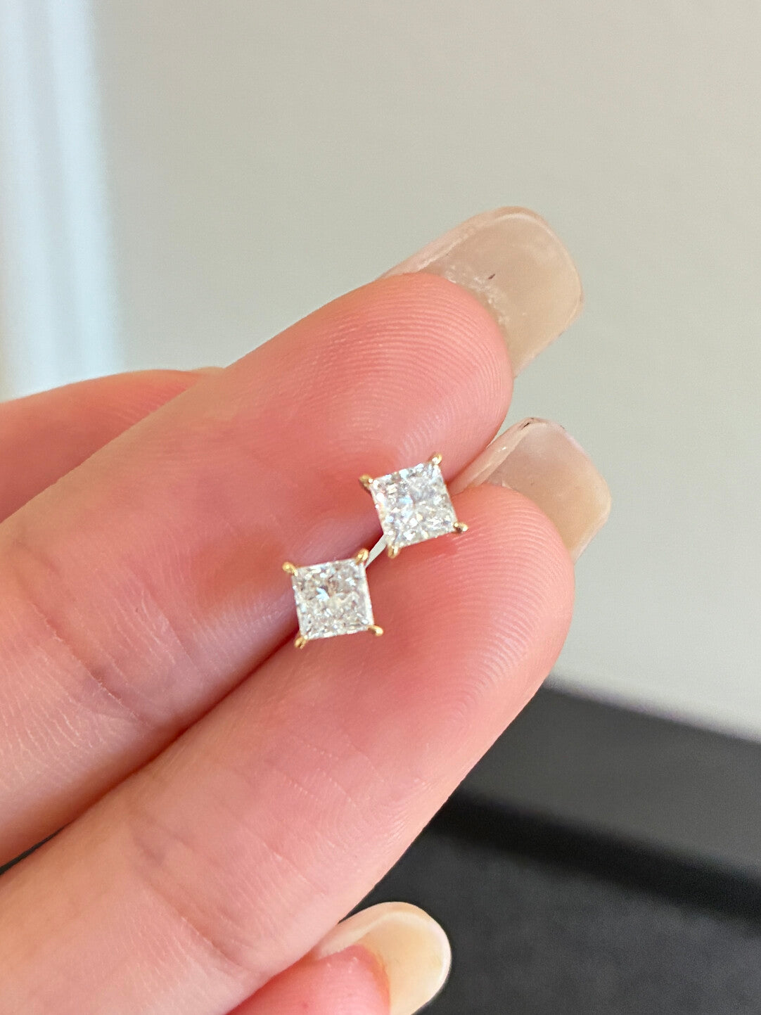 プリンセスカット 4本爪 スタッドピアス