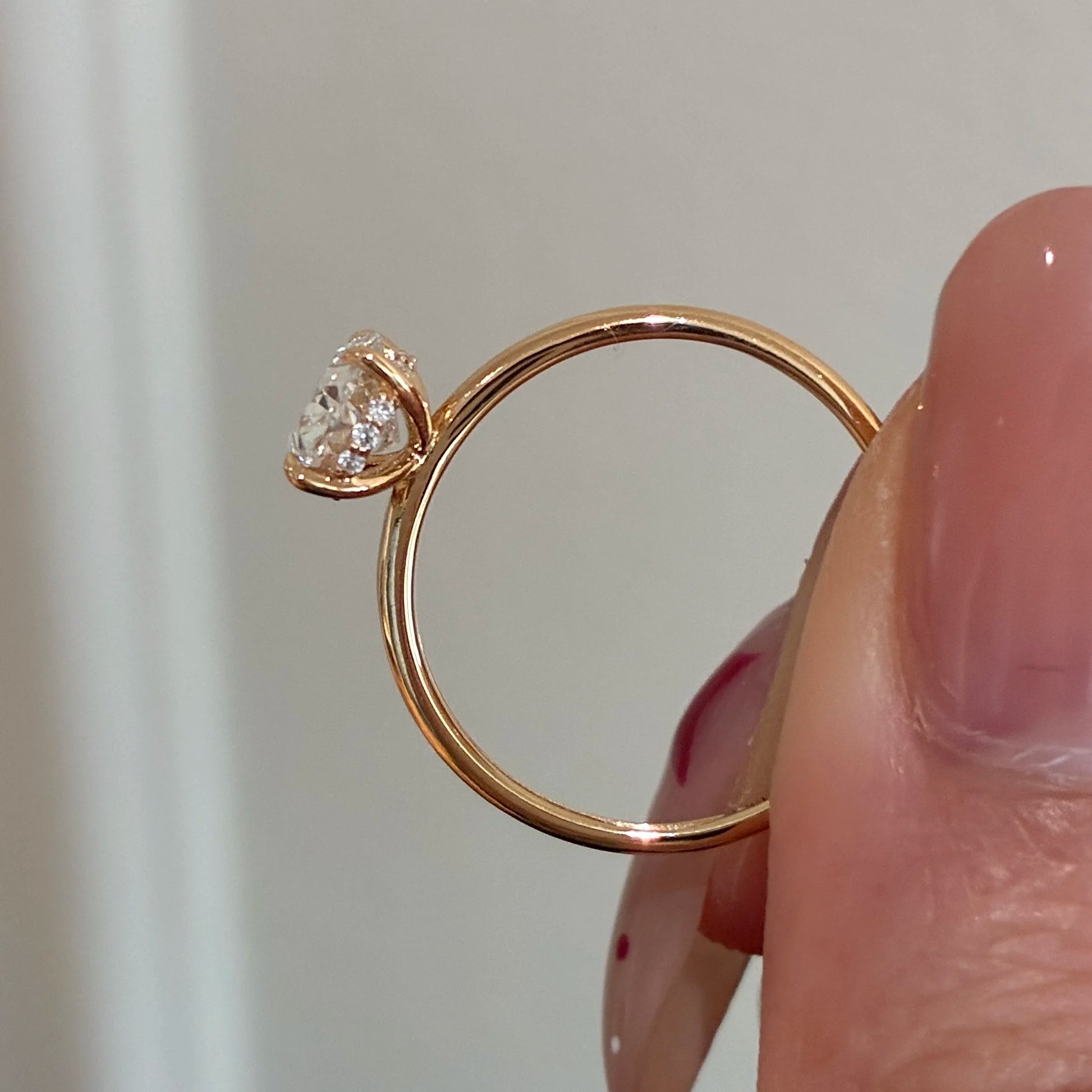 オーバルカット サイドハロー リング（センターストーン1.0ct）