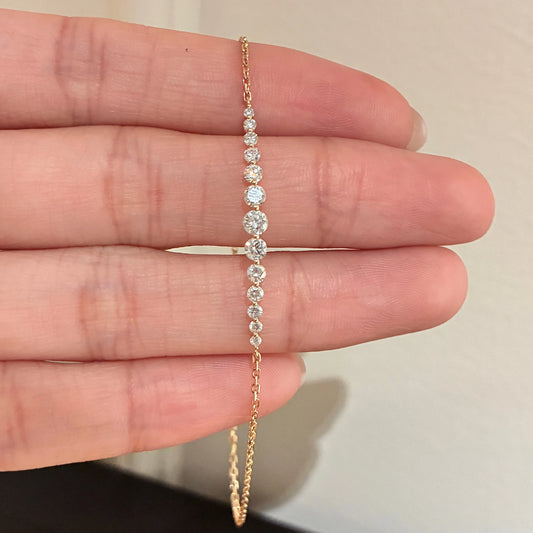 グラデーション スマイル ダイヤモンドブレスレット（合計約0.5ct）