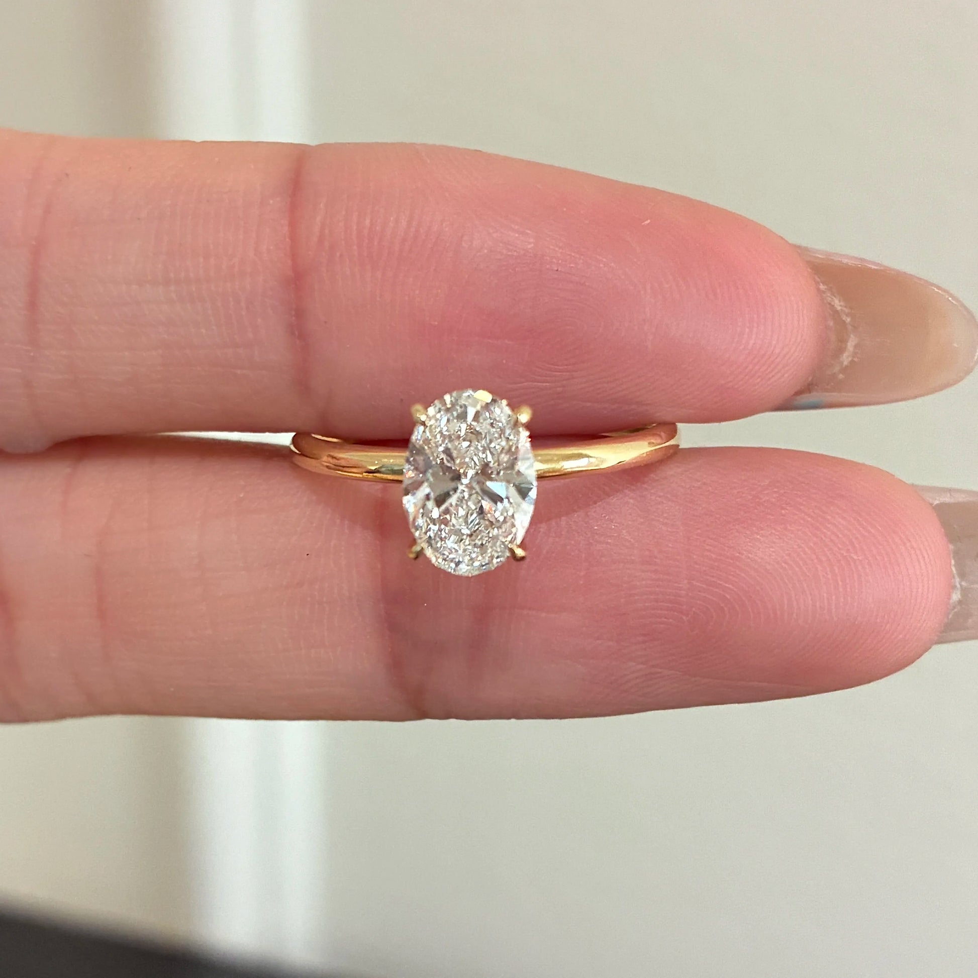オーバルカット サイドハロー リング（センターストーン1.0ct）