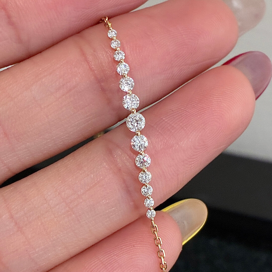 スマイルライン ダイヤモンドブレスレット（合計約0.35ct）