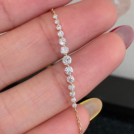 スマイルライン ダイヤモンドブレスレット（合計約0.35ct）