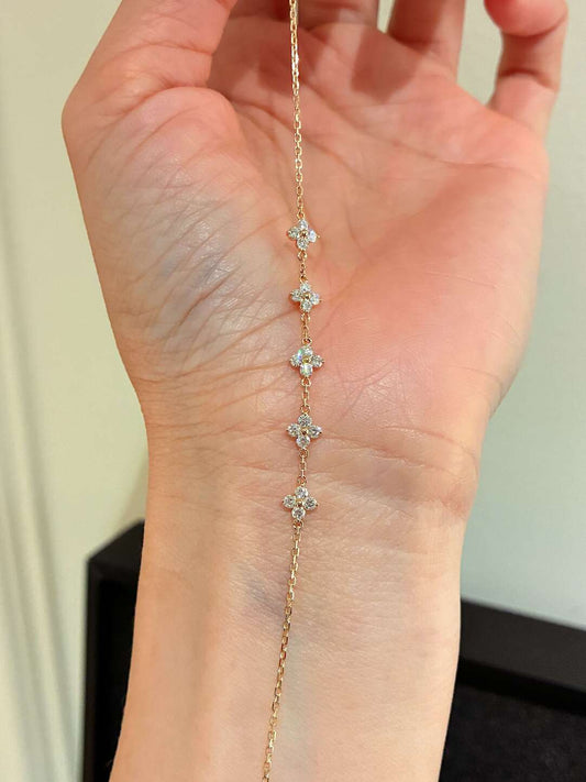 5モチーフ クローバーダイヤモンドブレスレット（合計約0.6ct）