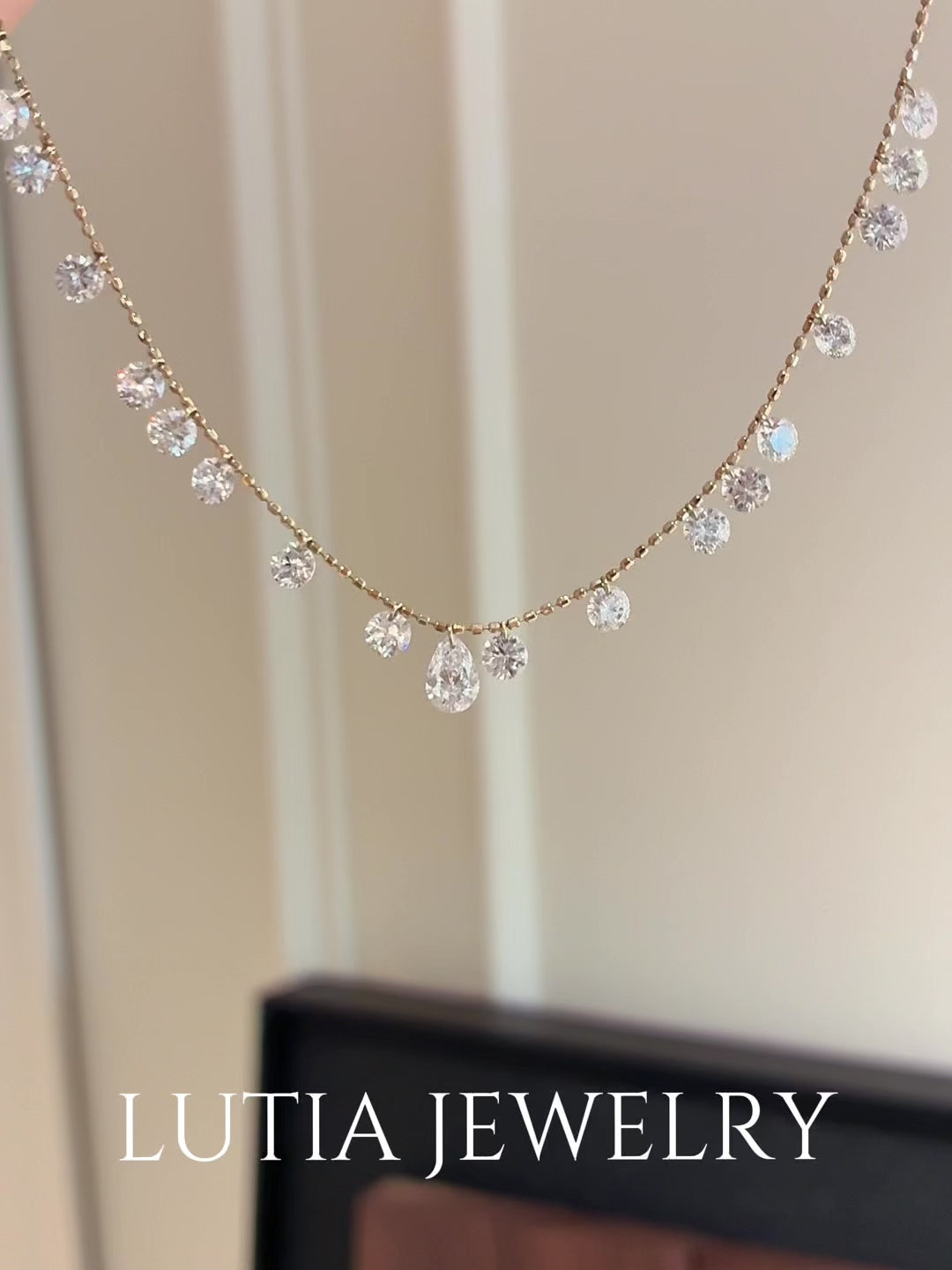 ペアシェイプ ステーション ダイヤモンドネックレス（約2.8ct）
